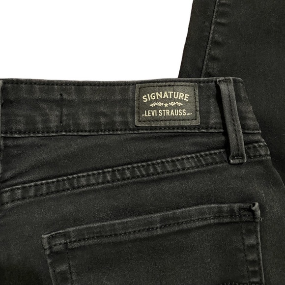 Signature Levi’s Strauss Jeans - Picture 6 of 8
